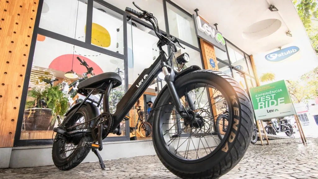 Como a Lev quer se tornar a Tesla das bicicletas elétricas no Brasil e liderar o mercado